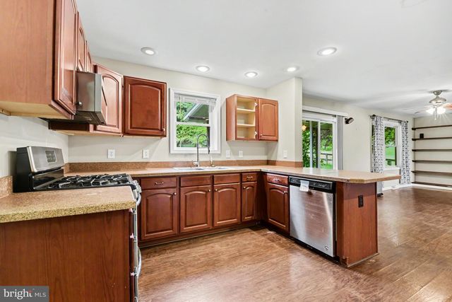 5 W GREENHOUSE RD, Dillsburg, PA 17019