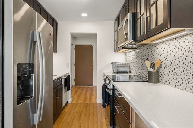 1206 Greendale Ave 217, Needham, MA 02492