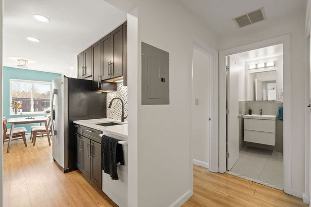 1206 Greendale Ave 217, Needham, MA 02492