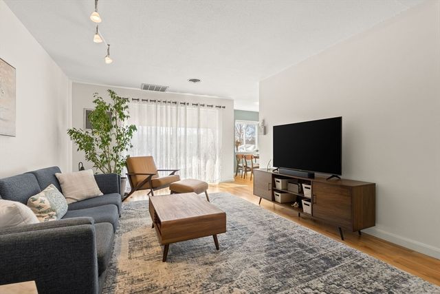 1206 Greendale Ave 217, Needham, MA 02492