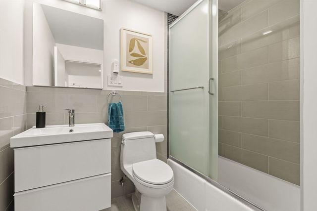 1206 Greendale Ave 217, Needham, MA 02492