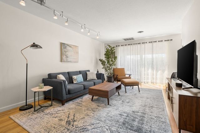 1206 Greendale Ave 217, Needham, MA 02492