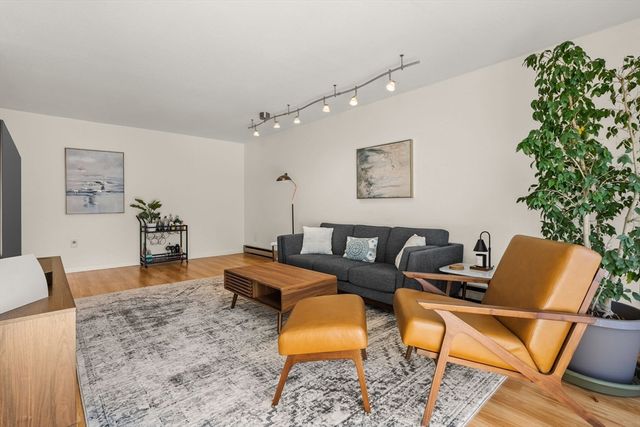 1206 Greendale Ave 217, Needham, MA 02492