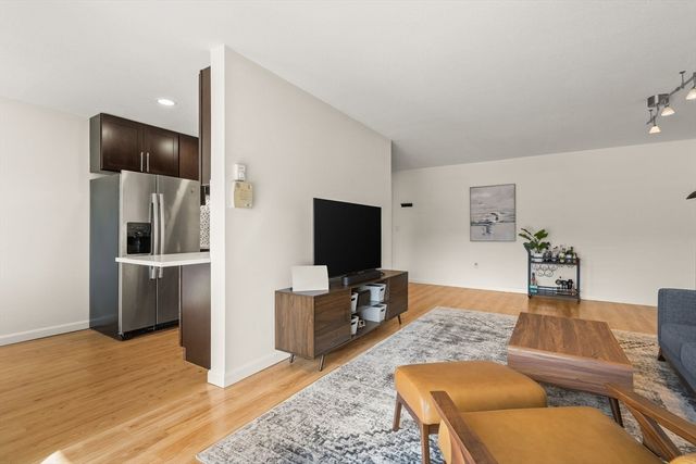 1206 Greendale Ave 217, Needham, MA 02492