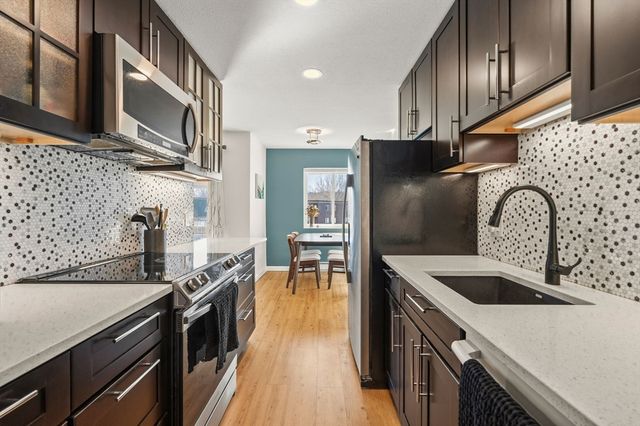 1206 Greendale Ave 217, Needham, MA 02492