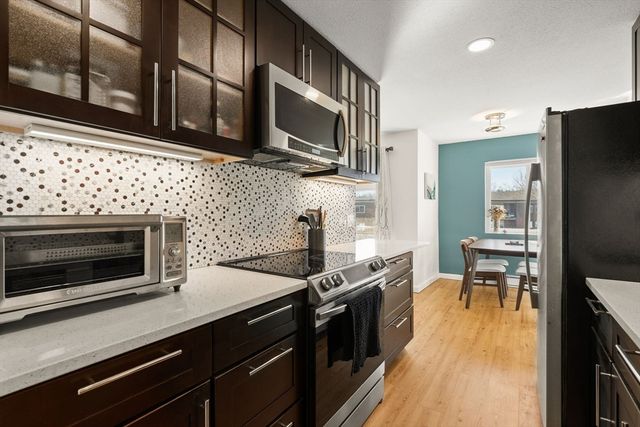 1206 Greendale Ave 217, Needham, MA 02492