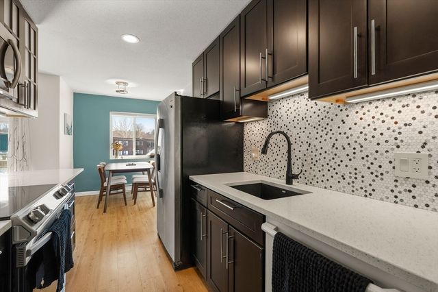 1206 Greendale Ave 217, Needham, MA 02492