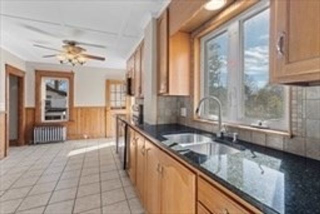 21 Edwards St, Southbridge, MA 01550