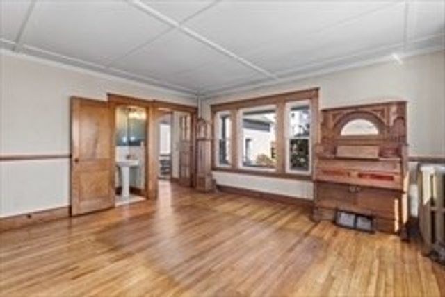 21 Edwards St, Southbridge, MA 01550