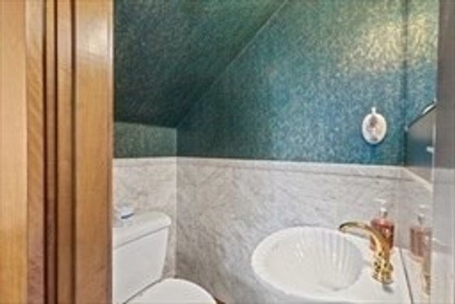 21 Edwards St, Southbridge, MA 01550