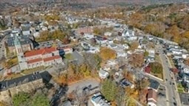 21 Edwards St, Southbridge, MA 01550