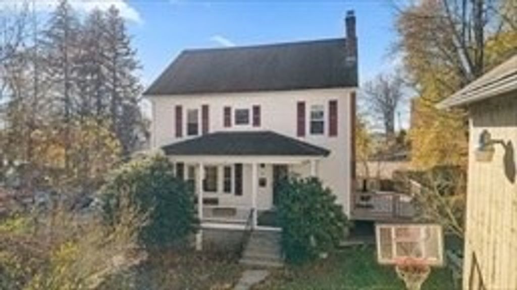 21 Edwards St, Southbridge, MA 01550
