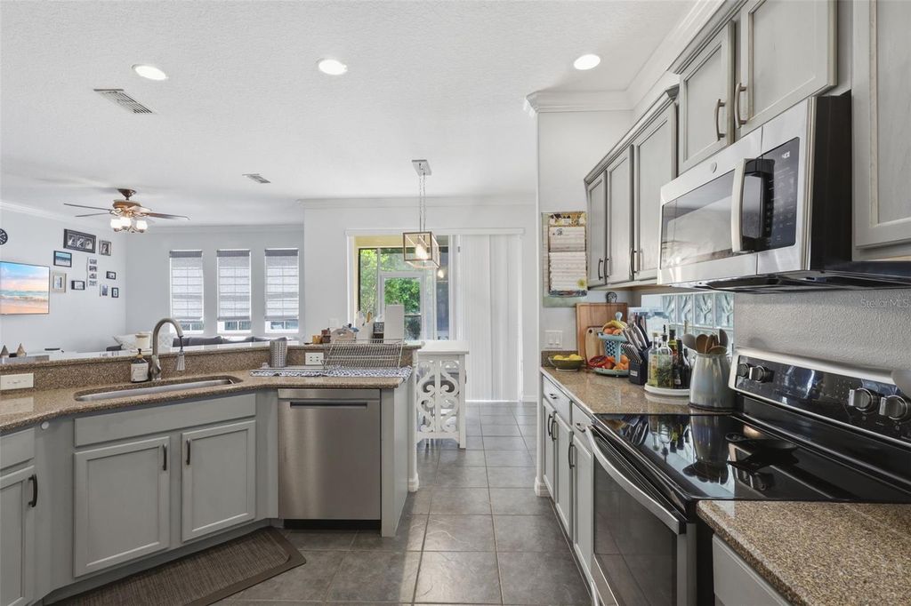 Image 13 of property listing at 9552 PICCADILLY SKY WAY, Orlando, FL 32827