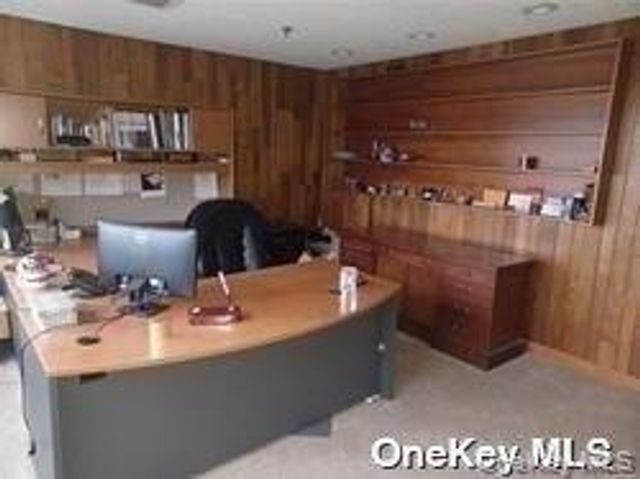 233 E Shore Road 204, Great Neck, NY 11023
