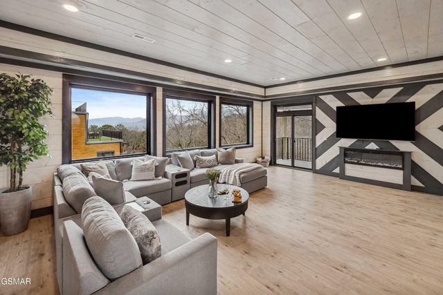 1257 Bavarian Way, Gatlinburg, TN 37738