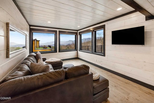 1257 Bavarian Way, Gatlinburg, TN 37738