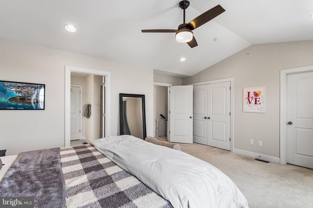 17 SKYLAR CIR, Media, PA 19063