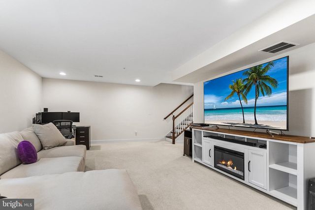 17 SKYLAR CIR, Media, PA 19063