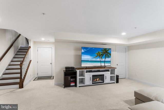 17 SKYLAR CIR, Media, PA 19063