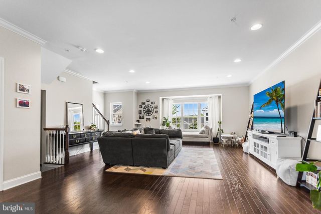 17 SKYLAR CIR, Media, PA 19063