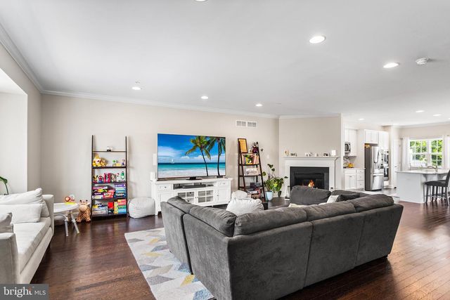 17 SKYLAR CIR, Media, PA 19063
