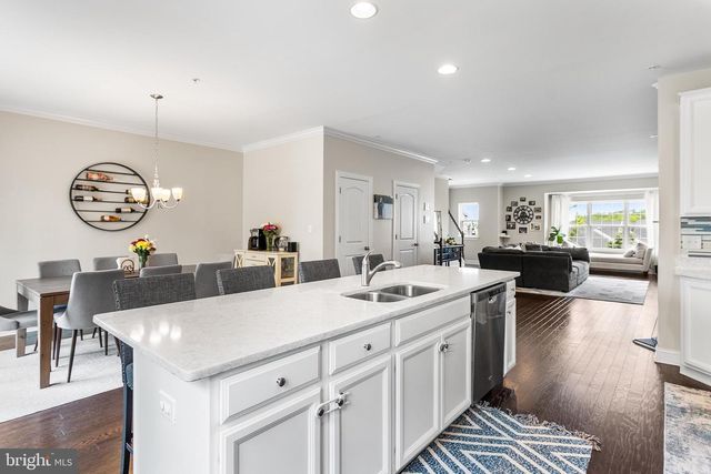 17 SKYLAR CIR, Media, PA 19063