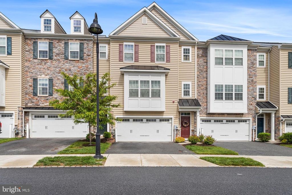 17 SKYLAR CIR, Media, PA 19063