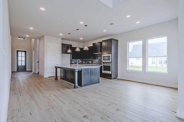 177 Peninsula Point Drive, Montgomery, TX 77356