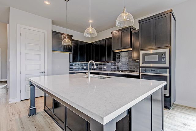 177 Peninsula Point Drive, Montgomery, TX 77356