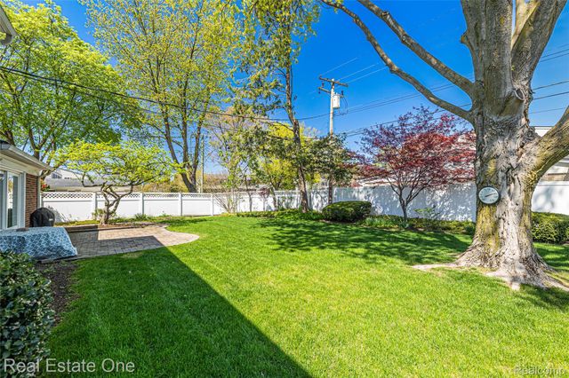 25574 Wilson Drive, Dearborn Heights, MI 48127