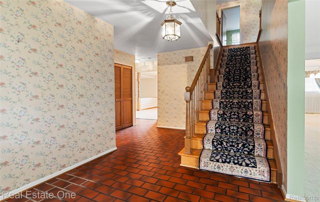 25574 Wilson Drive, Dearborn Heights, MI 48127