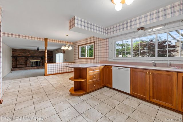 25574 Wilson Drive, Dearborn Heights, MI 48127