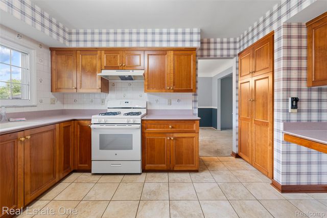 25574 Wilson Drive, Dearborn Heights, MI 48127