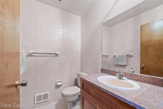 25574 Wilson Drive, Dearborn Heights, MI 48127