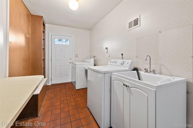 25574 Wilson Drive, Dearborn Heights, MI 48127