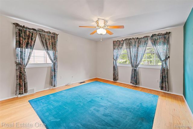 25574 Wilson Drive, Dearborn Heights, MI 48127