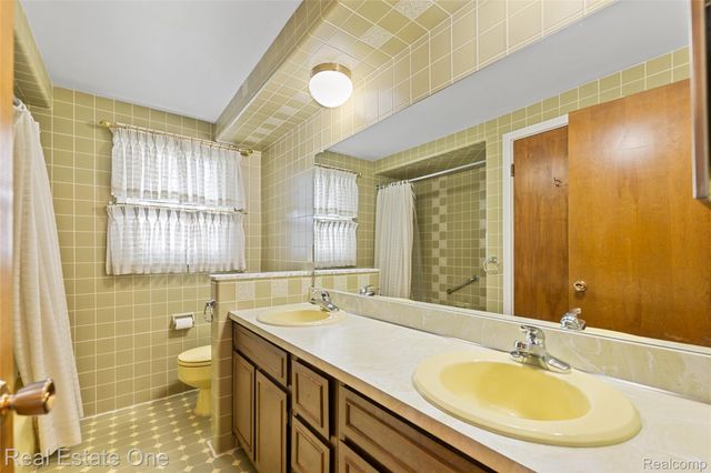 25574 Wilson Drive, Dearborn Heights, MI 48127