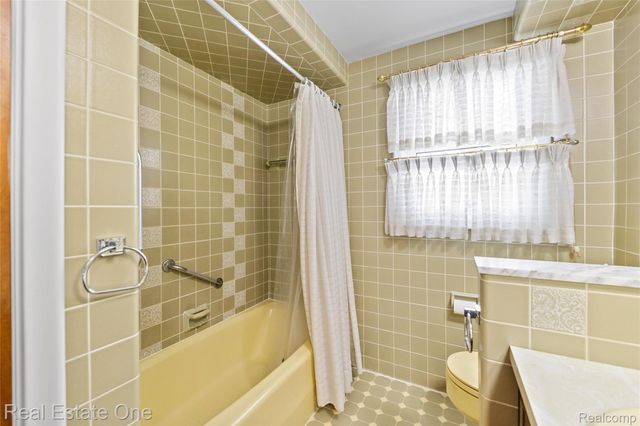 25574 Wilson Drive, Dearborn Heights, MI 48127