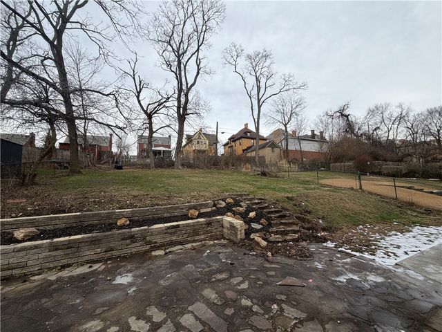 315 Caperton St, E Pittsburgh, PA 15210