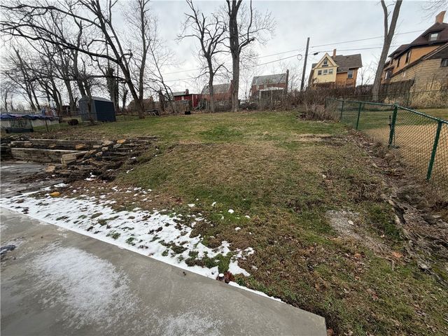 315 Caperton St, E Pittsburgh, PA 15210