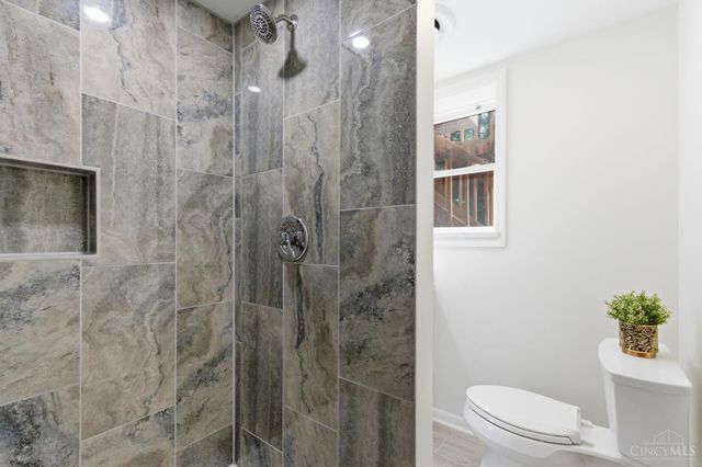 11662 Sharonwoods Court, Cincinnati, OH 45241