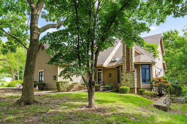 10263 Garnett Street, Overland Park, KS 66214