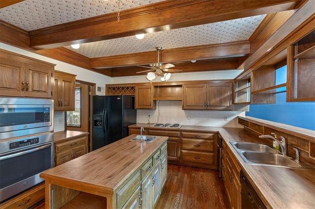 10263 Garnett Street, Overland Park, KS 66214