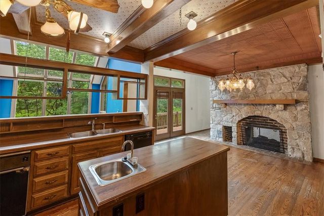 10263 Garnett Street, Overland Park, KS 66214