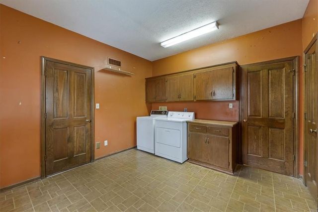 10263 Garnett Street, Overland Park, KS 66214