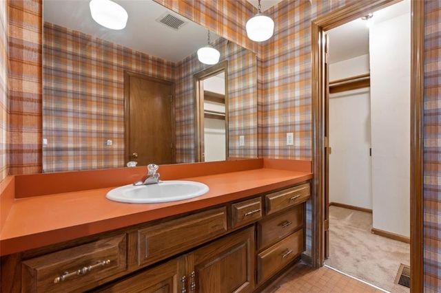 10263 Garnett Street, Overland Park, KS 66214