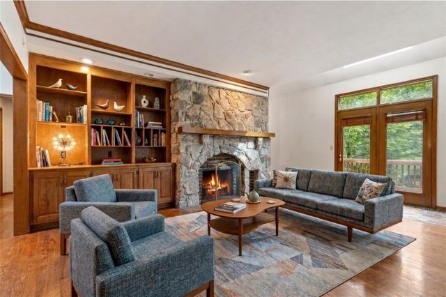 10263 Garnett Street, Overland Park, KS 66214