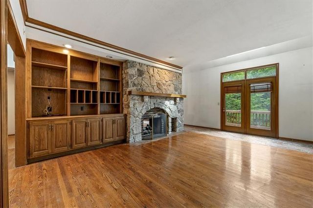 10263 Garnett Street, Overland Park, KS 66214