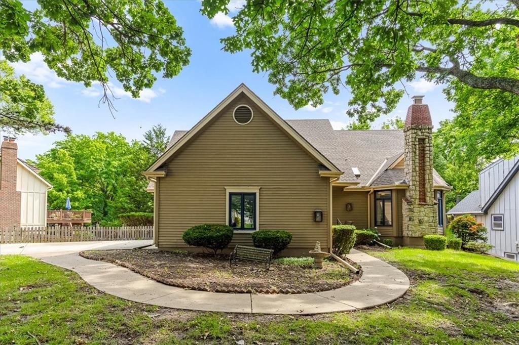 10263 Garnett Street, Overland Park, KS 66214