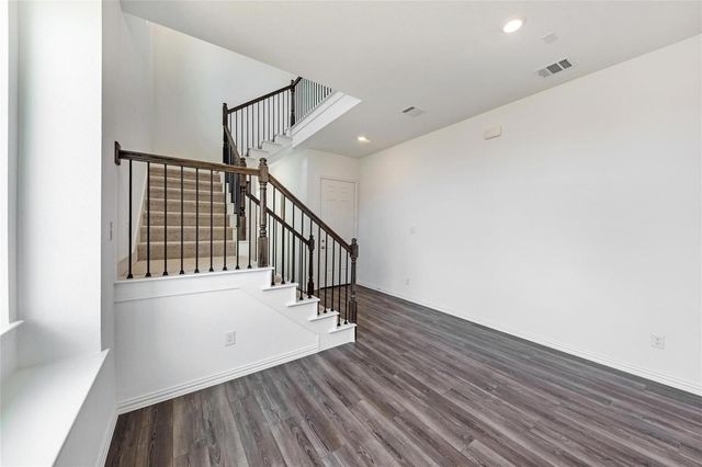 9805 Michael Irvin Street, Irving, TX 75063